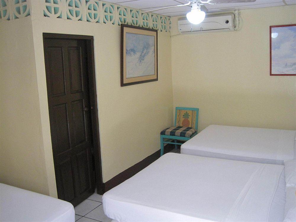 Hotel Ivania's 3*